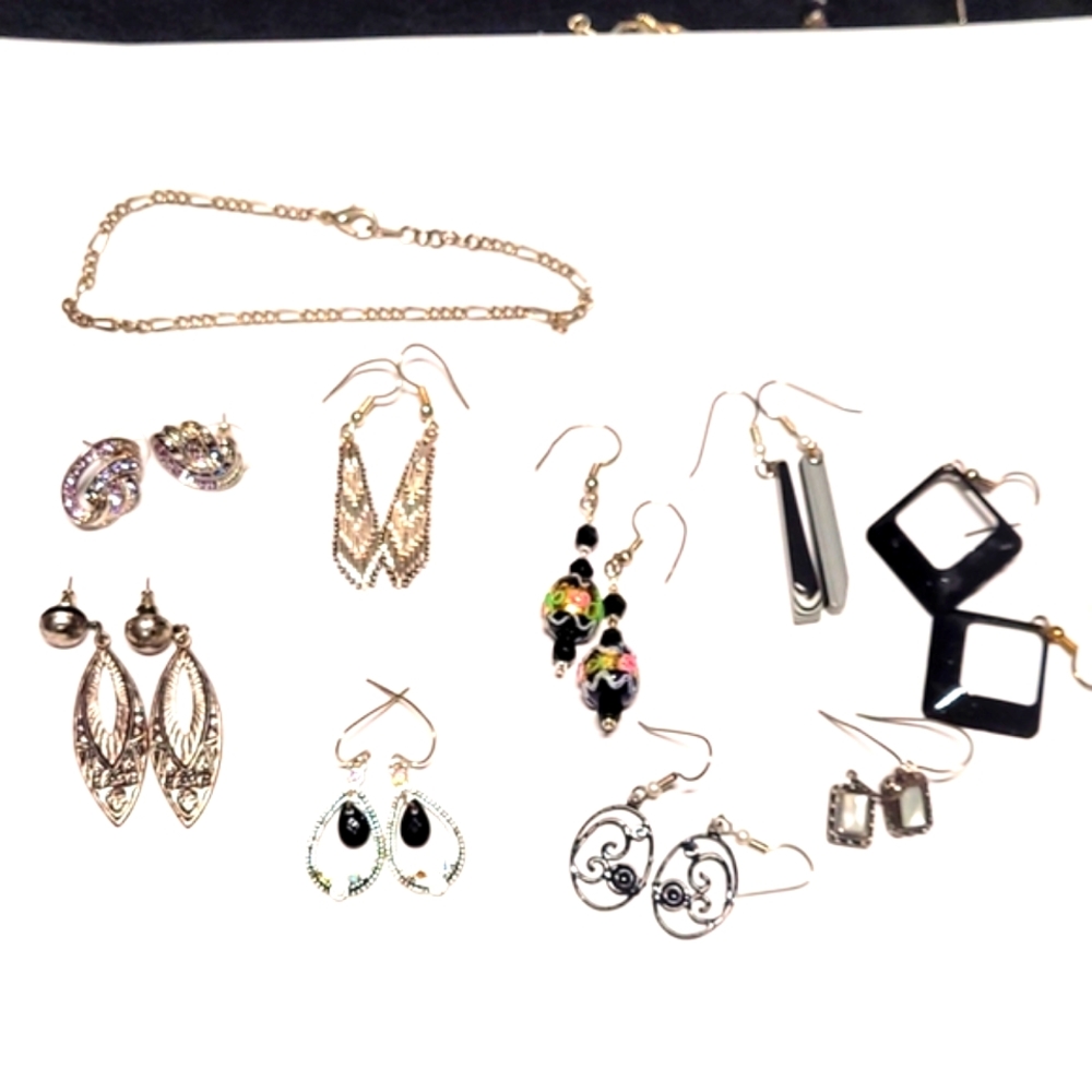 💎Vintage Lot of 9 earrings and 1 ankle bracelet